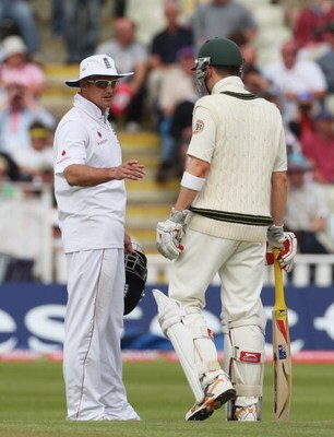 BIRMINGHAM, UNITED KINGDOM - AUGUST 03:  Andrew Strauss of England talks to Michael Clarke of Australia during day five of the npower 3rd Ashes Test Match between England and Australia at Edgbaston on August 3, 2009 in Birmingham, England.  (Photo by Hami