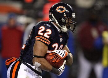 CHICAGO - DECEMBER 11:  Matt Forte #22 of the Chicago Bears runs the ball against the New Orleans Saints at Soldier Field on December 11, 2008 in Chicago, Illinois.  (Photo by Jonathan Daniel/Getty Images)