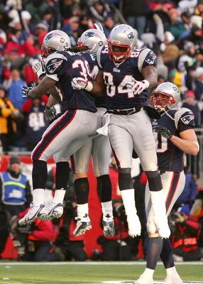 FOXBORO, MA - JANUARY 20:  Laurence Maroney #39 and Benjamin Watson #84 of the New England Patriots celebrate with teammates after Maroney scored on a 1-yard touchdown run in the second quarter against the San Diego Chargers during the AFC Championship Ga