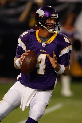 MINNEAPOLIS, MN - AUGUST 21: Quarterback Brett Favre #4 of the Minnesota Vikings drops back to pass the football against the Kansas City Chiefs at Hubert H. Humphrey Metrodome on August 21, 2009 in Minneapolis, Minnesota. (Photo by Scott Boehm/Getty Image