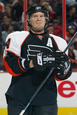 PHILADELPHIA - JANUARY 21: Kimmo Timonen #44 of the Philadelphia Flyers looks on against the Atlanta Thrashers at the Wachovia Center on January 21, 2009 in Philadelphia, Pennsylvania. (Photo by Chris McGrath/Getty Images)
