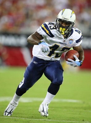 GLENDALE, AZ - AUGUST 22: Running back Darren Sproles #43 of the San Diego Chargers carries the ball for 36 yards in the second quarter during the game against the Arizona Cardinals at the University of Phoenix Stadium on August 22, 2009 in Glendale, Ariz