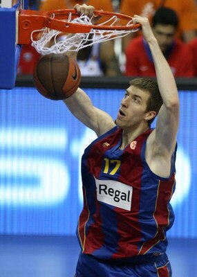 BERLIN - MAY 01:  Fran Vazquez of Barcelona in action during the Euroleague Basketball Final Four semi Final game between Regal FC Barcelona and CSKA Moscow at O2 World on May 1, 2009 in Berlin, Germany.  (Photo by Matthias Kern/Getty Images)