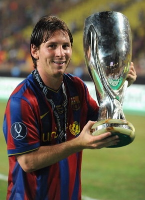 MONTE CARLO, MONACO - AUGUST 28: Lionel Messi of Barcelona holds the trophy after defeating the Shakhtar Donetsk at the UEFA Super Cup Final at the Stade Louis II on August 28, 2009 in Monte Carlo, Monaco. (Photo by Laurence Griffiths/Getty Images)
