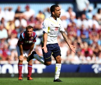 LONDON, ENGLAND - AUGUST 23:  Aaron Lennon of Tottenham Hotspur celebrates scoring during the Barclays Premier League match between West Ham United and Tottenham Hotspur at Upton Park on August 23, 2009 in London, England.  (Photo by Phil Cole/Getty Image