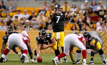 PITTSBURGH - AUGUST 13: Ben Roethlisberger #7 of the Pittsburgh Steelers calls signals during the first series of plays against the Arizona Cardinals in a preseason NFL game August 13, 2009 at Heinz Field in Pittsburgh, Pennsylvania.  (Photo by Rick Stewa