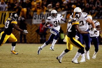 PITTSBURGH - JANUARY 11:  Antonio Cromartie #31 of the San Diego Chargers returns a kick against the Pittsburgh Steelers during their AFC Divisional Playoff Game on January 11, 2009 at Heinz Field in Pittsburgh, Pennsylvania. Steelers won 35-24.  (Photo b
