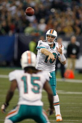 TORONTO, ON - DECEMBER 07: Chad Pennington #10 of the Miami Dolphins throws a pass to Davone Bess against the Buffalo Bills  on December 7, 2008  at Rogers Centre in Toronto, Ontario, Canada.  (Photo by Rick Stewart/Getty Images)