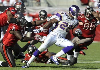 TAMPA, FL - NOVEMBER 16: Running back Adrian Peterson #28 of  the Minnesota Vikings rushes upfield against the Tampa Bay Buccaneers at Raymond James Stadium on November 16, 2008 in Tampa, Florida.  (Photo by Al Messerschmidt/Getty Images)