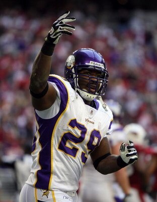 GLENDALE, AZ - DECEMBER 14:  Running back Chester Taylor #29 of the Minnesota Vikings gestures to the fans after scoring a touchdown in the second quarter against the Arizona Cardinals at the University of Phoenix Stadium on December 14, 2008 in Glendale,