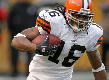 PITTSBURGH - NOVEMBER 11: Joshua Cribbs #16 of the Cleveland Browns starts his 100yard kick off return for a touchdown against the Pittsburgh Steelers at Heinz Field November 11, 2007 in Pittsburgh, Pennsylvania. The Steelers won 31-28.  (Photo by Rick St