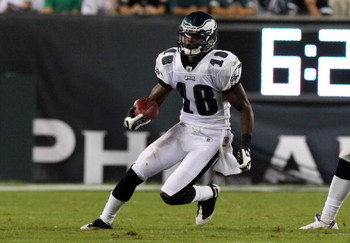PHILADELPHIA - AUGUST 13: Jeremy Maclin #18 of the Philadelphia Eagles runs the ball against the New England Patriots on August 13, 2009 at Lincoln Financial Field in Philadelphia, Pennsylvania. (Photo by Jim McIsaac/Getty Images)