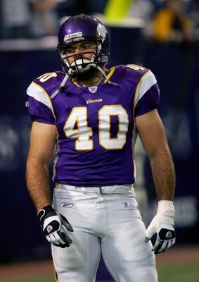 INNEAPOLIS - SEPTEMBER 24: Jim Kleinsasser #40 of the Minnesota Vikings runs on the field during the game with the Chicago Bears September on  24, 2006 at the Metrodome in Minneapolis, Minnesota. The Bears won 19-16. (Photo by Doug Pensinger/Getty Images)