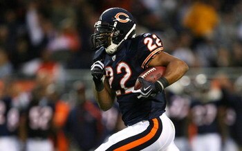 CHICAGO - AUGUST 22: Matt Forte #22 of the Chicago Bears runs for a 32-yard touchdown in the first quarter against the New York Giants during their preseason NFL game at Soldier Field on August 22, 2009 in Chicago, Illinois.  (Photo by Jonathan Daniel/Get