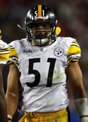 TAMPA, FL - FEBRUARY 01:  Linebacker James Farrior #51 of the Pittsburgh Steelers looks on against the Arizona Cardinals during Super Bowl XLIII on February 1, 2009 at Raymond James Stadium in Tampa, Florida.  (Photo by Jamie Squire/Getty Images)