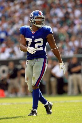 PHILADELPHIA - SEPTEMBER 17:  Defensive end Osi Umenyiora #72 of the New York Giants looks on during the game against the Philadelphia Eagles at Lincoln Financial Field on September 17, 2006  in Philadelphia, Pennsylvania. The Giants defeated the Eagles 3