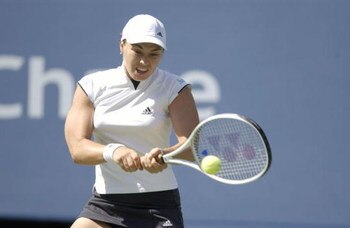 7 Sep 2001: Martina Hingis of Switzerland returns a shot to Serena Williams of USA during the semifinals of the US Open at USTA National Tennis Center in Flushing, New York. Williams beat Hingis 6-3, 6-2. DIGITAL IMAGE. Mandatory Credit:  Ezra Shaw/ALLSPO