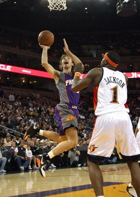 OAKLAND, CA - MARCH 15:  Steve Nash #13 of the Phoenix Suns shoots against Stephen Jackson #1 of the Golden State Warriors during an NBA game on March 15, 2009 at Oracle Arena in Oakland, California. NOTE TO USER: User expressly acknowledges and agrees th