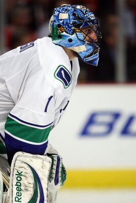 CHICAGO - MAY 05:  Goalie Roberto Luongo #1 of the Vancouver Canucks looks on against the Chicago Blackhawks during Game Three of the Western Conference Semifinal Round of the 2009 Stanley Cup Playoffs on May 5, 2009 at the United Center in Chicago, Illin