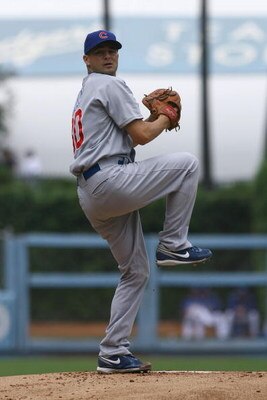 LOS ANGELES, CA - AUGUST 22:  Ted Lilly #30 of the Chicago Cubs pitches against the Los Angeles Dodgers at Dodger Stadium on August 22, 2009 in Los Angeles, California.  (Photo by Jeff Gross/Getty Images)