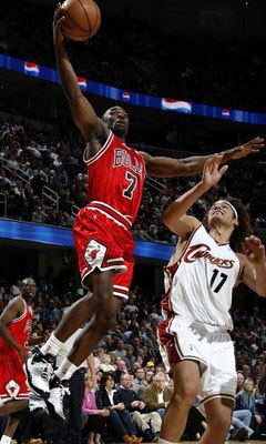CLEVELAND - NOVEMBER 05:  Ben Gordon #7 of the Chicago Bulls tries to get a shot off over Anderson Varejao #17 of the Cleveland Cavaliers on November 5, 2008 at the Quicken Loans Arena in Cleveland, Ohio. NOTE TO USER: User expressly acknowledges and agre