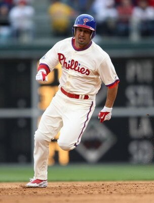 PHILADELPHIA - APRIL 08:  Shane Victorino #8 of the Philadelphia Phillies runs the bases against the Atlanta Braves at Citizens Bank Park on April 8, 2009 in Philadelphia, Pennsylvania.  (Photo by Nick Laham/Getty Images)