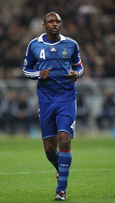 PARIS - NOVEMBER 19:  Patrick Vieira of France running during the International Friendly between France and Uruguay at the Stade de France on November 19, 2008 in Paris, France.  (Photo by Mark Thompson/Getty Images)