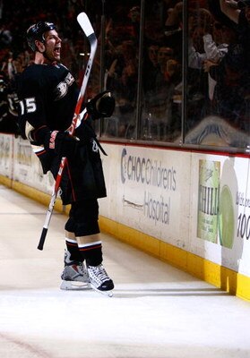 ANAHEIM, CA - APRIL 27:  Ryan Getzlaf #15 of the Anaheim Ducks celebrates his goal in the third period against the San Jose Sharks during Game Six of the Western Conference Quarterfinal Round of the 2009 Stanley Cup Playoffs at the Honda Center on April 2