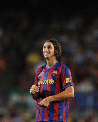 BARCELONA, SPAIN - AUGUST 31:  Zlatan Ibrahimovic   of Barcelona waits for play to resume during the La Liga match between Barcelona and Sporting Gijon at the Nou Camp stadium on August 31, 2009 in Barcelona, Spain.  (Photo by Denis Doyle/Getty Images)