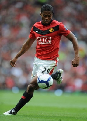 MANCHESTER, ENGLAND - AUGUST 29:  Antonio Valencia of Manchester United in action during the Barclays Premier League match between Manchester United and Arsenal at Old Trafford on August 29, 2009 in Manchester, England.  (Photo by Laurence Griffiths/Getty
