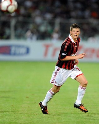 PESCARA, ITALY - AUGUST 14:  Klaas-Jan Huntelaar of Milan AC during the TIM Trophy at 'Adriatico' Stadium on August 14, 2009 in Pescara, Italy.  (Photo by Claudio Villa/Getty Images)