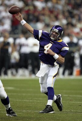 HOUSTON - AUGUST 31:  Quarterback Brett Favre #4 of the Minnesota Vikings throws downfield during the game against the Houston Texans at Reliant Stadium on August 31, 2009 in Houston, Texas.  (Photo by Bob Levey/Getty Images)