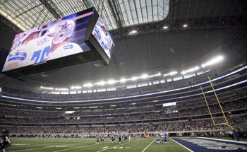 ARLINGTON, TX - AUGUST 21:  A general view of the Dallas Cowboys in the first quarter against the Tennessee Titans during a preseason game at Dallas Cowboys Stadium on August 21, 2009 in Arlington, Texas. (Photo by Tom Pennington/Getty Images)