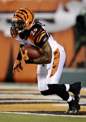 CINCINNATI, OH - AUGUST 27:  Running back Bernard Scott #28 of the Cincinnati Bengals returns a kickoff during the preseason game against the St. Louis Rams at Paul Brown Stadium on August 27, 2009 in Cincinnati, Ohio. (Photo by Andy Lyons/Getty Images)