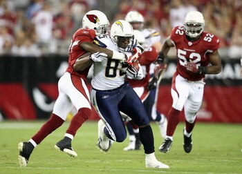 GLENDALE, AZ - AUGUST 22:  Tight end Antonio Gates #85 of the San Diego Chargers rushes the football during the preseason NFL game against the Arizona Cardinals at the Universtity of Phoenix Stadium on August 22, 2009 in Glendale, Arizona.  The Chargers d