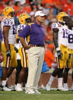 AUBURN, AL - SEPTEMBER 20:  Head coach Les Miles of the LSU Tigers watches his team warm-up prior to taking on the Auburn Tigers at Jordan-Hare Stadium on September 20, 2008 in Auburn, Alabama. LSU defeated Auburn 26-21.  (Photo by Doug Benc/Getty Images)