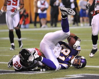 MINNEAPOLIS - DECEMBER 21:  Visanthe Shiancoe #81 of the Minnesota Vikings lands after making a touchdown catch during an NFL game against the Atlanta Falcons at the Hubert H. Humphrey Metrodome, on December 21, 2008 in Minneapolis, Minnesota.  (Photo by 