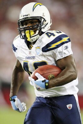 GLENDALE, AZ - AUGUST 22:  Running back Darren Sproles #43 of the San Diego Chargers carries the ball for 36 yards in the second quarter during the game against  the Arizona Cardinals at the University of Phoenix Stadium on August 22, 2009 in Glendale, Ar