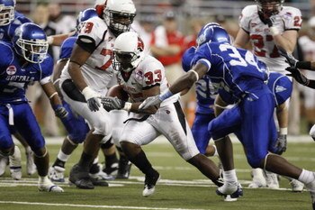 DETROIT - DECEMBER 5:  MiQuale Lewis #33 of the Ball State Cardinals runs the ball against the Buffalo Bulls during the MAC Championship game on December 5, 2008 at Ford Field in Detroit Michigan. (Photo by: Gregory Shamus/Getty Images)