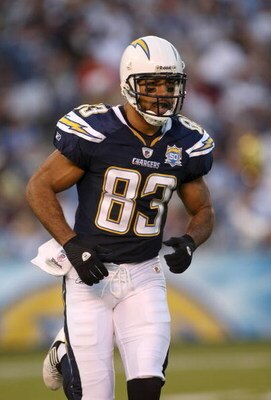 SAN DIEGO - AUGUST 15:  Wide receiver Vincent Jackson #83 of the San Diego Chargers goes in motion against the Seattle Seahawks on August 15, 2009 at Qualcomm Stadium in San Diego, California.  (Photo by Stephen Dunn/Getty Images)