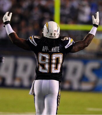 SAN DIEGO - AUGUST 15:  Antwan Applewhite #90 of the San Diego Chargers celebrates a good play while playing the Seattle Seahawks on August 15, 2009 in San Diego, California.  (Photo by Jacob de Golish/Getty Images)