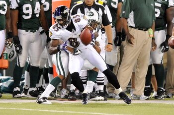 BALTIMORE - AUGUST 24:  Derrick Mason #85 of the Baltimore Ravens catches a pass for a first down during a preseason game against the New York Jets at M&T Bank Stadium on August 24, 2009 in Baltimore, Maryland.  (Photo by Greg Fiume/Getty Images)