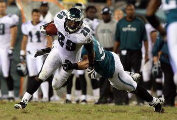 PHILADELPHIA - AUGUST 27:  LeSean McCoy #29 of the Philadelphia Eagles runs the ball past Tim Shaw #57 of the Jacksonville Jaguars on August 27, 2009 at Lincoln Financial Field in Philadelphia, Pennsylvania.  (Photo by Jim McIsaac/Getty Images)