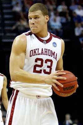 MEMPHIS, TN - MARCH 27:  Blake Griffin #23 of the Oklahoma Sooners with the ball against the Syracuse Orange during the NCAA Men's Basketball Tournament South Regionals at the FedExForum on March 27, 2009 in Memphis, Tennessee.  (Photo by Joe Murphy/Getty