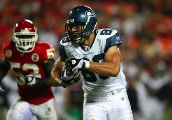 KANSAS CITY, MO - AUGUST 29: John Carlson #89 of the Seattle Seahawks scores on a 8-yard touchdown pass from Matt Hasselbeck #8 in the third quarter against the Kansas City Chiefs during their preseason game at Arrowhead Stadium on August 29, 2009 in Kans