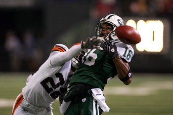 EAST RUTHERFORD, NJ - DECEMBER 09:  Brandon McDonald (L) #22 of the Cleveland Browns knocks the ball away from Brad Smith #16 of the New York Jets on December 9, 2007 at Giants Stadium in East Rutherford, New Jersey.  (Photo by Jim McIsaac/Getty Images)