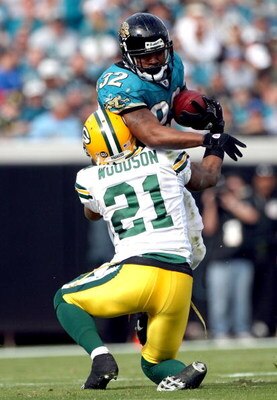 JACKSONVILLE, FL - DECEMBER 14:  Charles Woodson #21 of the Green Bay Packers attempts to tackle Maurice Jones-Drew #32 of the Jacksonville Jaguars during the game at Jacksonville Municipal stadium on December 14, 2008 in Jacksonville, Florida.  (Photo by