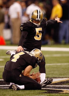 NEW ORLEANS - NOVEMBER 24:  Garrett Hartley #5 of the New Orleans Saints warms up before playing the Green Bay Packers on November 24, 2009 at the Superdome in New Orleans, Louisiana.  (Photo by Chris Graythen/Getty Images)