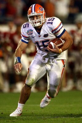 MIAMI - JANUARY 08:  Quarterback Tim Tebow #15 of the Florida Gators runs with the ball against the Oklahoma Sooners in the FedEx BCS National Championship Game at Dolphin Stadium on January 8, 2009 in Miami, Florida.  (Photo by Donald Miralle/Getty Image