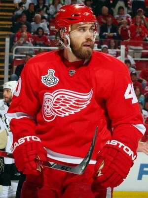 DETROIT - JUNE 12:  Henrik Zetterberg #40 of the Detroit Red Wings skates against the Pittsburgh Penguins during Game Seven of the 2009 NHL Stanley Cup Finals at Joe Louis Arena on June 12, 2009 in Detroit, Michigan.  (Photo by Jim McIsaac/Getty Images)